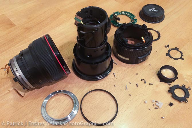 The Canon 24-105mm f/4L IS dismantled.
